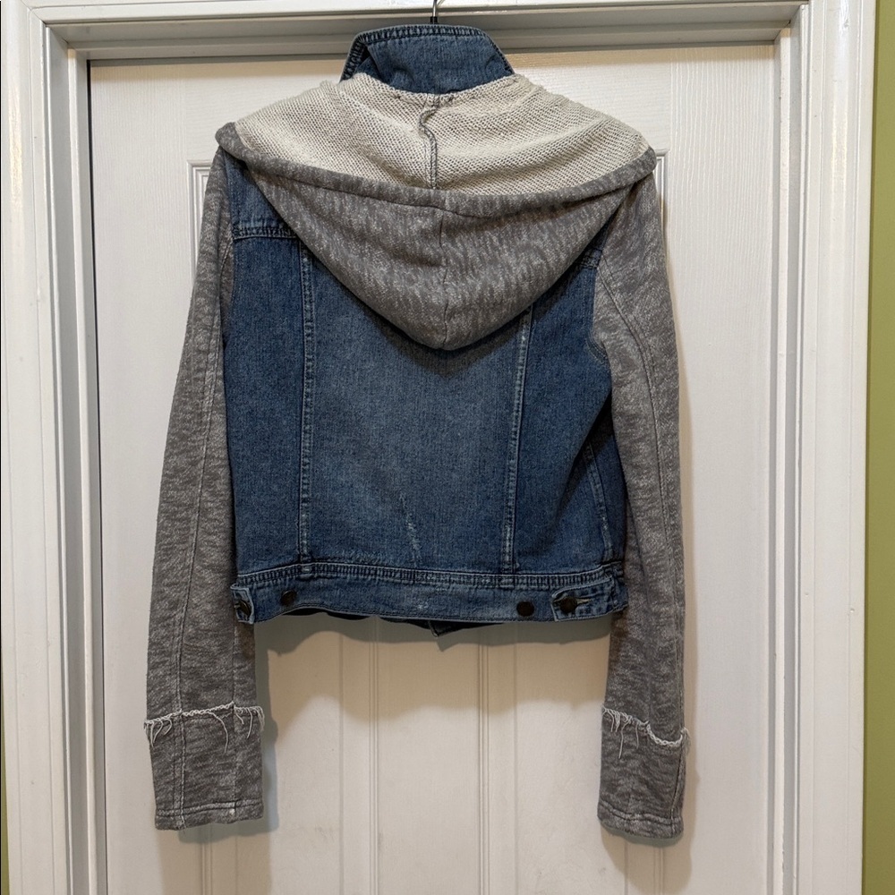 Free People - Denim Jacket with Gray Sweatshirt Sleeves & Hoodie - size M - Picture 2 of 5